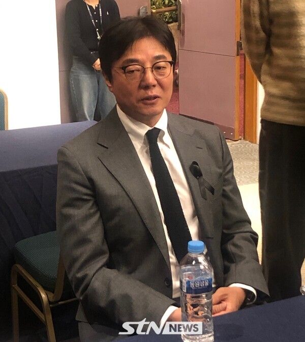 검은 리본을 단 대전하나시티즌 황선홍 감독. 홍은동=사진┃이형주 기자