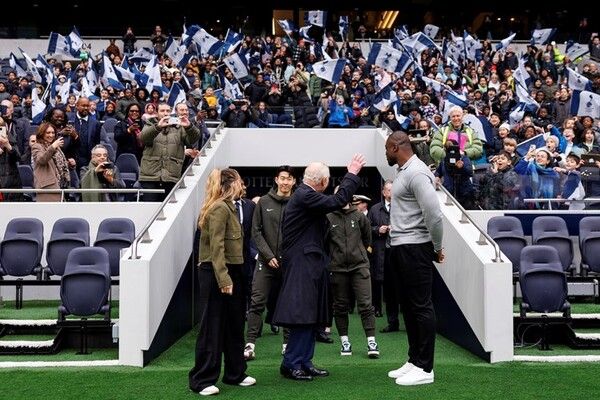 영국 찰스 3세 국왕의 토트넘 홋스퍼 스타디움 방문. 사진┃토트넘 홋스퍼