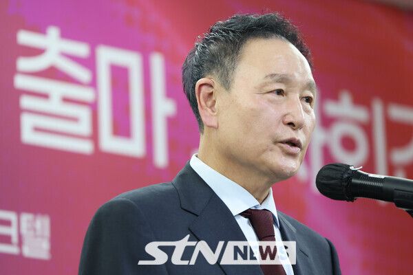 허정무 후보가 대한축구협회장 선거 출마 기자회견에서 발언하고 있다. 사진┃뉴시스