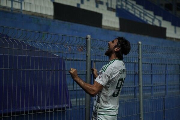 전북현대 콤파뇨가 13일(한국시간) 태국 방콕에 위치한 BG스타디움에서 치러진 포트FC와의 2024/25시즌 아시아축구연맹(AFC) 챔피언스리그2(ACLT) 16강 1차전에서 득점 후 표효 중이다. 사진┃전북현대