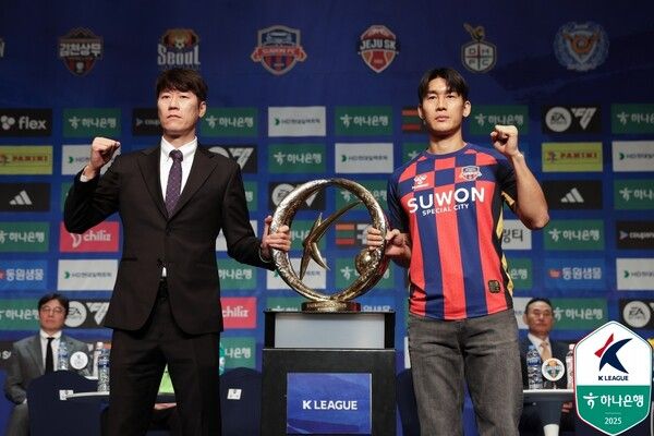 수원FC 김은중 감독과 이용. 사진┃한국프로축구연맹