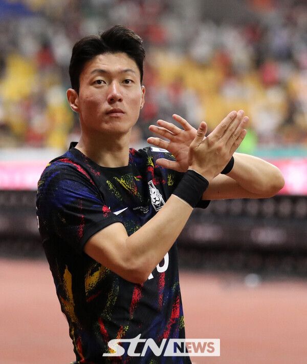 황의조가 성폭력처벌법 위반 혐의로&nbsp;서울중앙지법으로부터 징역 1년, 집행유예 2년을 선고받았다. 사진┃뉴시스