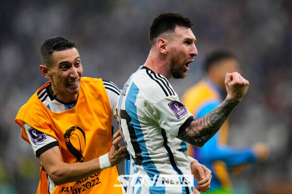 아르헨티나 대표팀 앙헬 디 마리아와 리오넬 메시. 사진┃뉴시스/AP