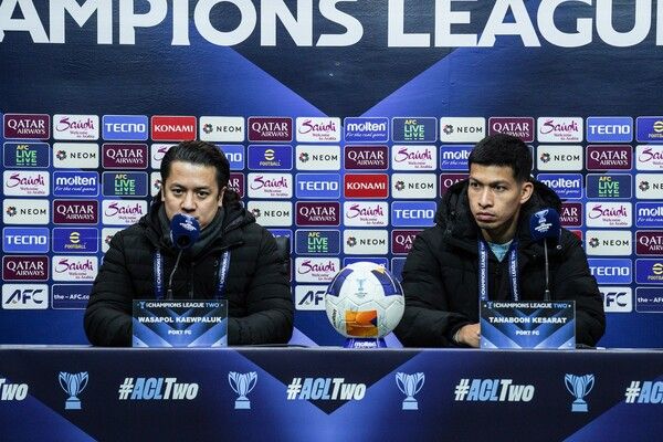 포트FC의 와사폴 케우팔룻 감독과 타나분 케사라트가 전북현대와의 2024/25시즌 아시아축구연맹(AFC) 챔피언스리그2(ACLT) 16강 2차전을 앞두고 기자회견에 참석했다. 사진┃전북현대
