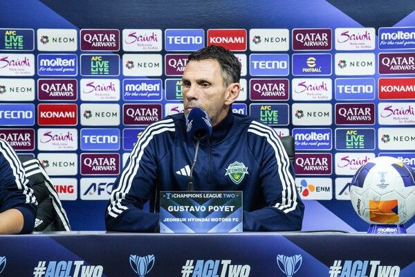 전북현대의 거스 포옛 감독이 포트FC와의 2024/25시즌 아시아축구연맹(AFC) 챔피언스리그2(ACLT) 16강 2차전을 하루 전 열린 기자회견에 참석했다. 사진┃전북현대