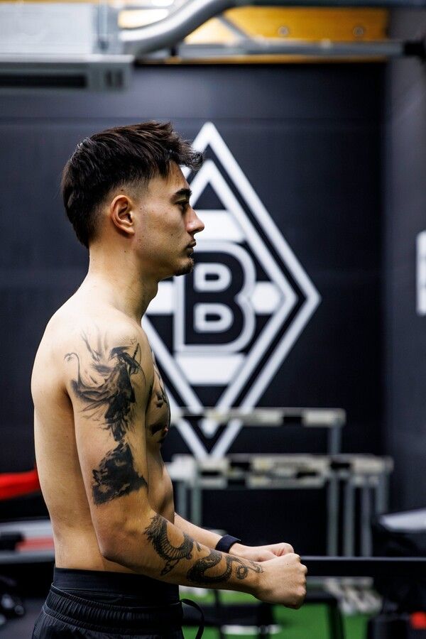 메디컬테스트를 받는 옌스 카스트로프. 사진┃보루시아 묀헨글라트바흐