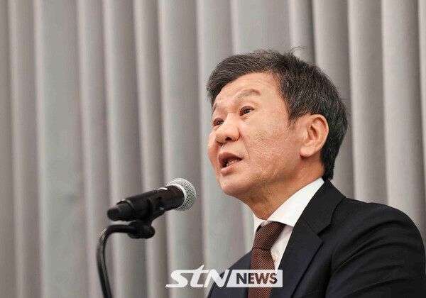 4선에 도전하는 정몽규 대한축구협회장이 11일 서울 종로구 포니정재단에서 열린 기자간담회에서 발언하고 있다. 사진┃뉴시스