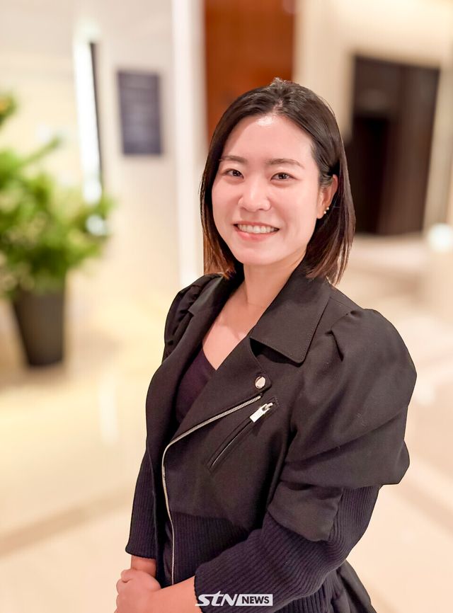 [박민지가 최근 외출 중 밝고 건강한 모습으로 미소 짓고 있다. 사진 : 박민지 제공]