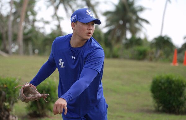괌 전지훈련에서 투구를 하는 삼성 라이온즈 신인 배찬승. 사진┃삼성 라이온즈