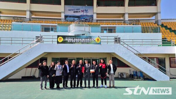 제천시에 방문한 중국 청도시 축구협회 관계자들과 에스티엔미디어. 사진┃KPGA
