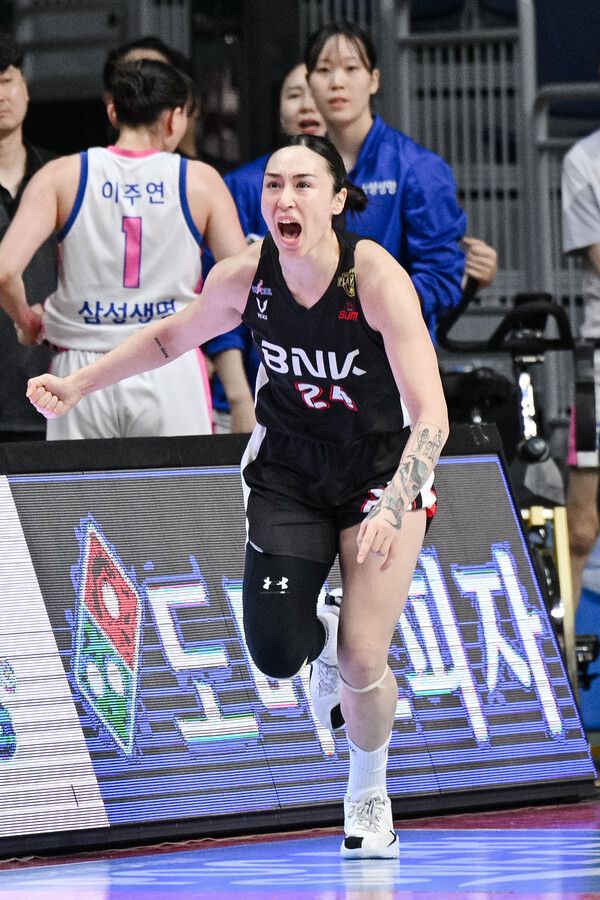 지난 11일 PO 최고 시청률을 기록했던 BNKvs삼성생명전의 모습. 사진┃WKBL