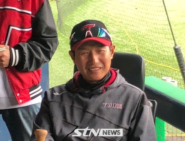 25일 취재진을 만나 인터뷰를 갖는 LG 트윈스 염경엽 감독. 잠실=사진┃이형주 기자