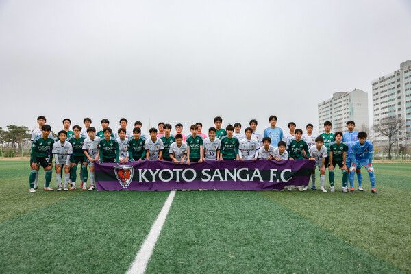 전북현대-교토상가 유스팀 선수단. 사진┃전북현대
