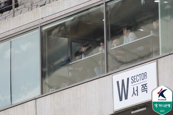 대한민국 대표팀 홍명보 감독이 지난 3일 FC서울-김천상무의 하나은행 K리그1 2025 3라운드 경기가 치러진 서울월드컵경기장을 찾았다. 사진┃대한축구협회