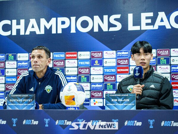 전북현대 거스 포옛 감독과 김하준. 사진┃전북현대