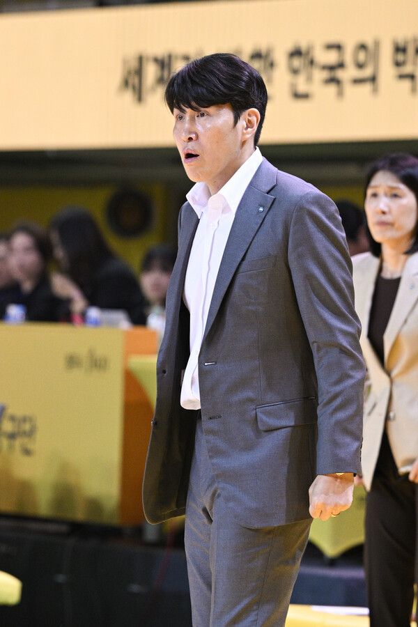 우리은행 위성우 감독. 사진┃WKBL