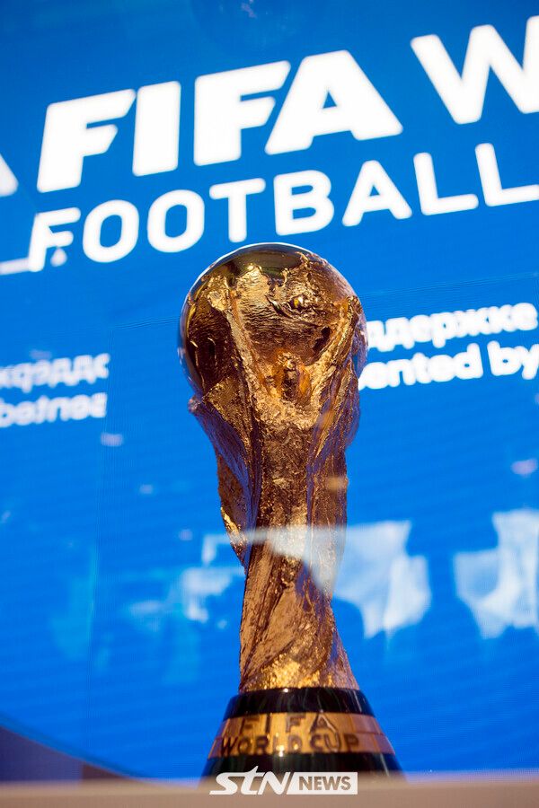 월드컵 트로피. 사진┃뉴시스/AP