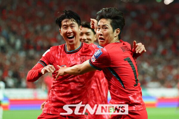 대한민국 대표팀 파트너 손흥민과 이강인. 사진┃뉴시스