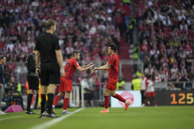 교체되며 그라운드를 빠져나오는 김민재. 사진┃바이에른 뮌헨