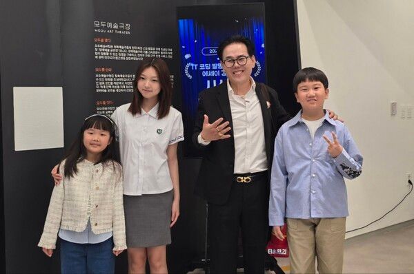 사진┃왼쪽부터 김태령 학생, 전설박사, 도연우 학생