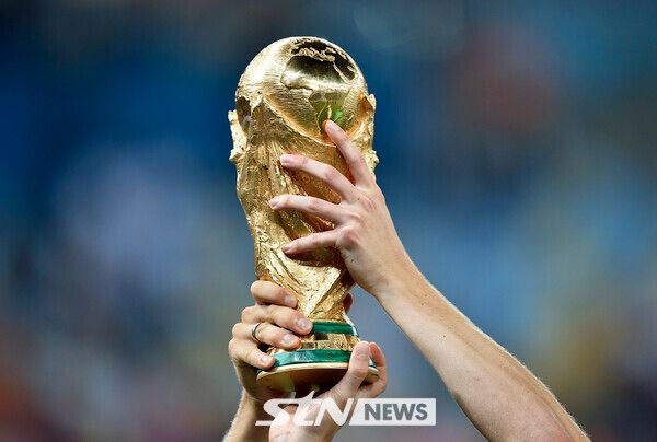 월드컵 트로피. 사진┃뉴시스/AP