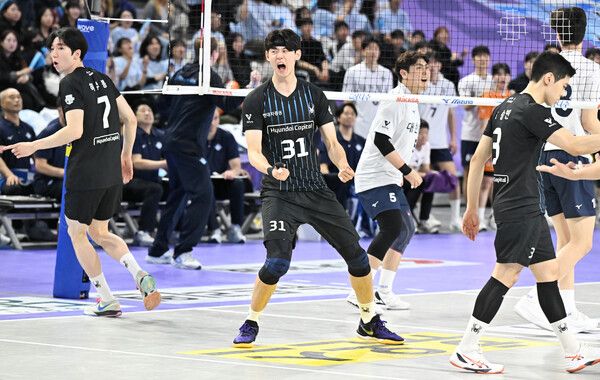 5일 오후 인천 계양체육관에서 열린 2024~2025시즌 V-리그 남자부 챔피언결정전(5전3승제) 3차전 대한항공과 현대캐피탈 경기. 사진┃KOVO