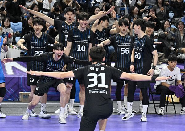 5일 오후 인천 계양체육관에서 열린 2024~2025시즌 V-리그 남자부 챔피언결정전(5전3승제) 3차전 대한항공과 현대캐피탈 경기. 사진┃KOVO