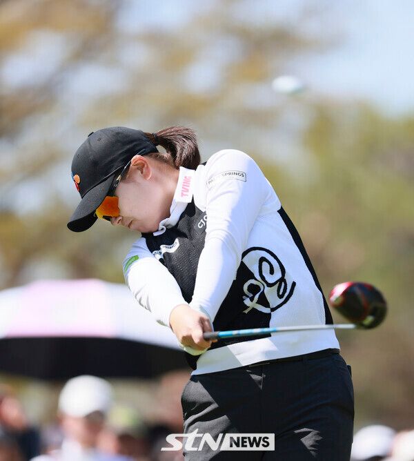 6일 부산 동래베네스트골프클럽(파72·6579야드)에서 열린 2025시즌 KLPGA 투어 '두산건설 위브 챔피언십(총상금 12억 원)' 에 출전해 준우승을 차지한 홍정민. 사진┃손진현 기자