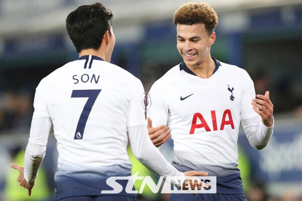 토트넘 홋스퍼에서 호흡을 맞췄던 손흥민과 델레 알리. 사진┃뉴시스/AP