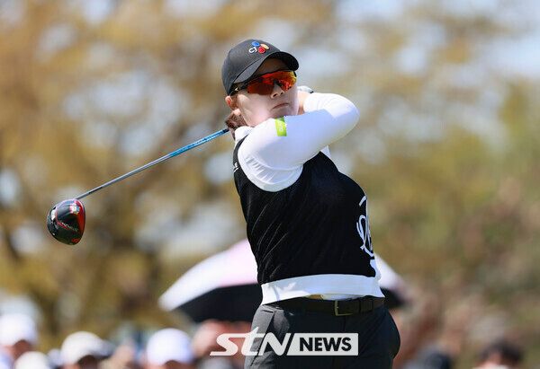 6일 부산 동래베네스트골프클럽(파72·6579야드)에서 열린 2025시즌 KLPGA 투어 '두산건설 위브 챔피언십(총상금 12억 원)' 에 출전해 준우승을 차지한 홍정민. 사진┃손진현 기자