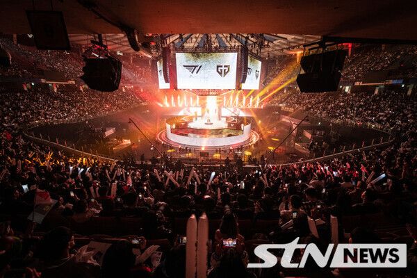 지난해 열린 T1과 젠지의 ‘2023 LCK 스프링’ 결승전 전경/ 사진┃LCK 제공.
