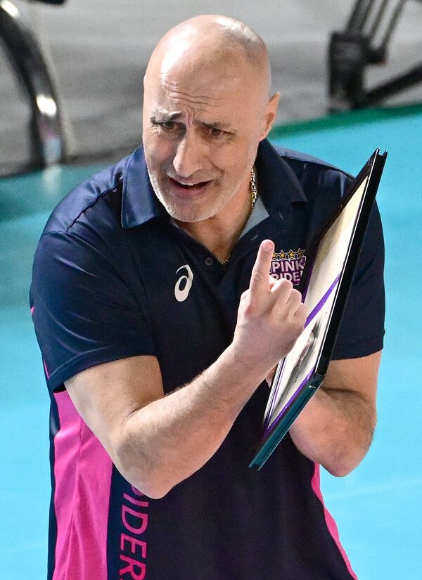 흥국생명 핑크스파이더스 시절 마르첼로 아본단자 감독. 사진┃KOVO