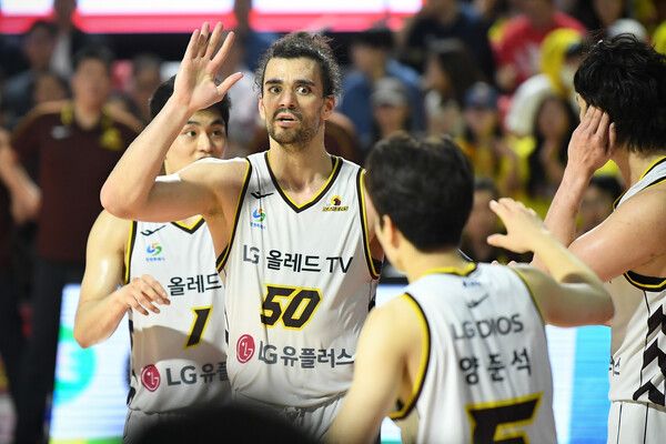 우승을 거머쥔 창원 LG. 사진┃KBL