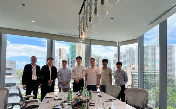 필리핀 리그 유막 아길라스의 구단주로 취임한 박광철 대표(가운데). 사진┃유막 아길라스