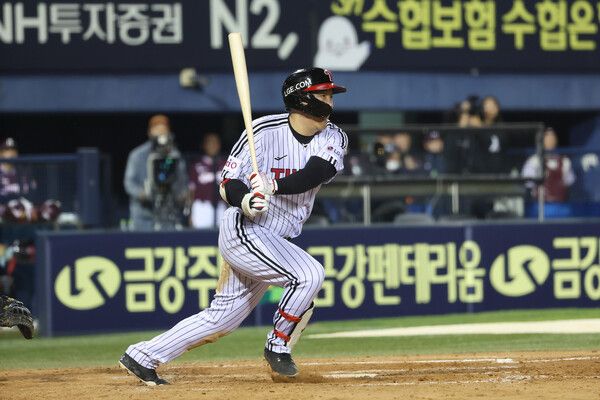 홈런을 친 LG 트윈스 외야수 김현수. 사진┃LG 트윈스