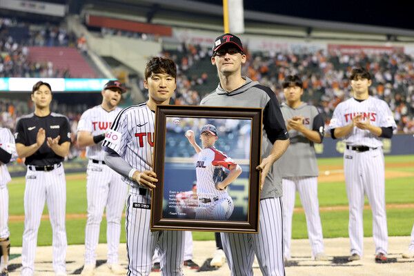 LG 트윈스 주장 박해민(좌측)과 코엔 윈(우측). 사진┃LG 트윈스