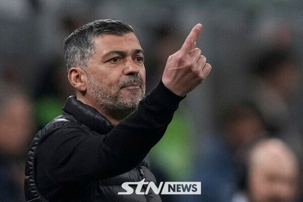 AC 밀란을 떠나는 세르지우 콘세이상 감독. 사진┃뉴시스/AP