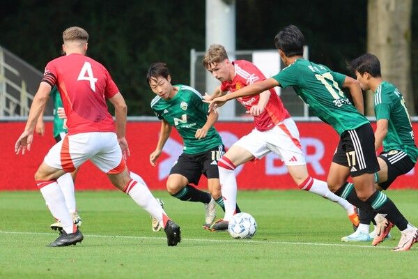 지난 2024 오텐컵에서 맨체스터 유나이티드 유스팀과 맞붙은 전북현대 18세 이하 팀(U-18). 사진┃전북현대