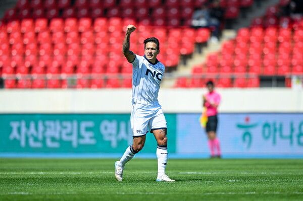 K리그2 시즌 5호골을 기록한 에울레르. 사진┃서울 이랜드