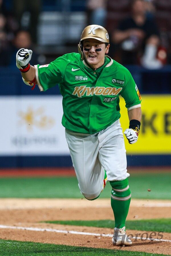 역전타를 때려낸 키움히어로즈 내야수 최주환. 사진┃키움히어로즈