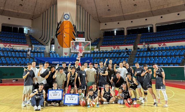 압도적인 공격력으로 대회 우승을 차지한 아울스. 잠실=사진┃강의택 기자