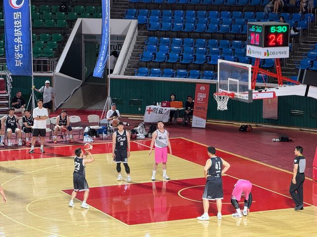 MI와의 경기에서 자유튜를 시도하고 있는 한준혁. 잠실=사진┃강의택 기자