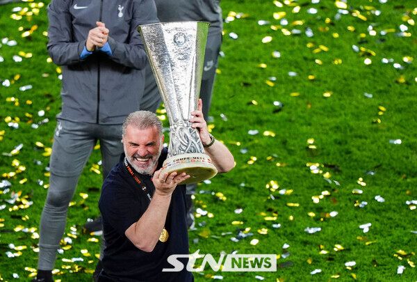 토트넘 홋스퍼 시절 엔제 포스테코글루 감독. 사진┃뉴시스/AP