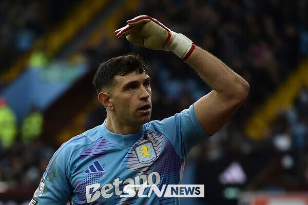 아스톤 빌라 에밀리아노 마르티네스 골키퍼. 사진┃뉴시스/AP