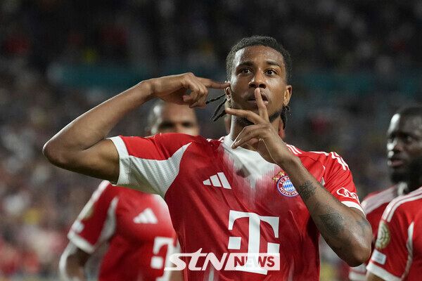 득점을 터트린 이후 세리머니를 펼치는 바이에른 뮌헨 마이클 올리세. 사진┃뉴시스/AP