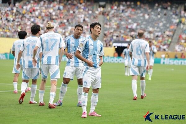 득점을 터트린 후 세리머니를 펼치는 울산HD 이진현. 사진┃한국프로축구연맹