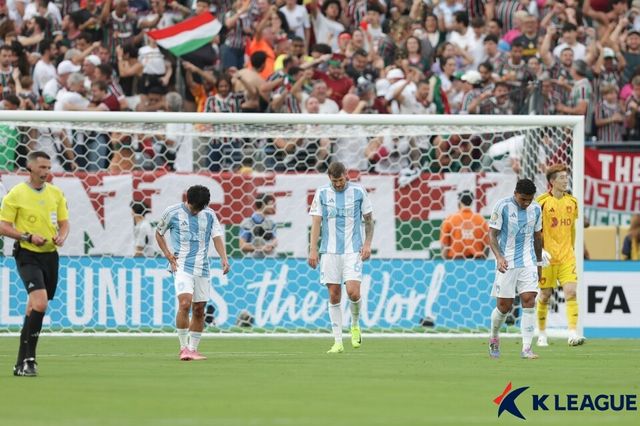 실점 후 아쉬움을 나타내고 있는 울산HD 선수단. 사진┃한국프로축구연맹