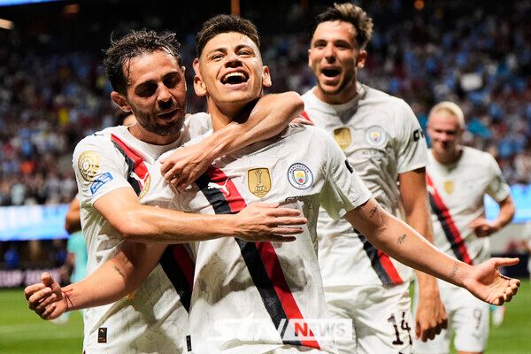 득점을 터트린 후 환호하는 맨체스터 시티 클라우디오 에체베리. 사진┃뉴시스/AP