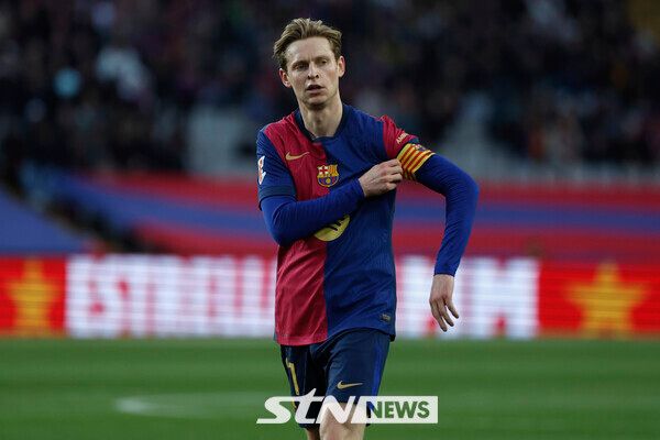 FC 바르셀로나 미드필더 프랭키 데 용. 사진┃뉴시스/AP