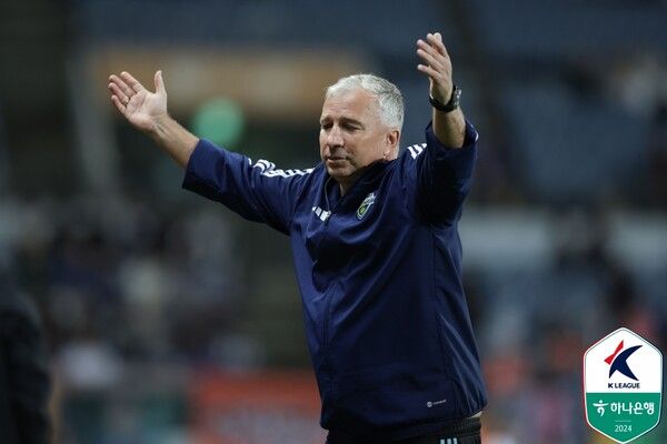 전북현대 사령탑이었던 단 페트레스쿠. 사진┃한국프로축구연맹